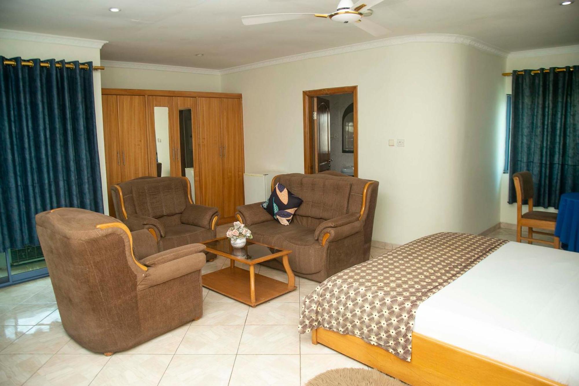 Brookvale Hotel Weija Eksteriør billede