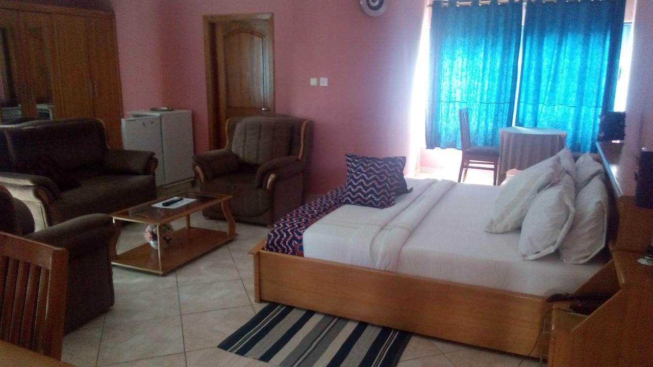 Brookvale Hotel Weija Eksteriør billede
